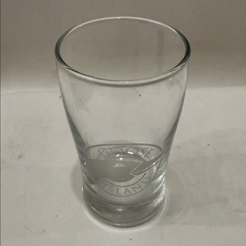 Goose Island Brewing Chicago 6 Oz Clear Glass Bar Accessory 4 In Tall 2 In Round